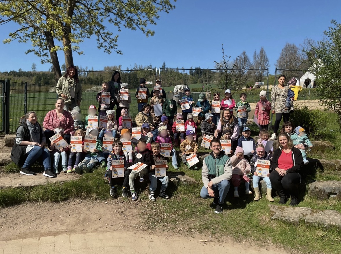 Teilnehmende Kinder der Hampelmann Challenge